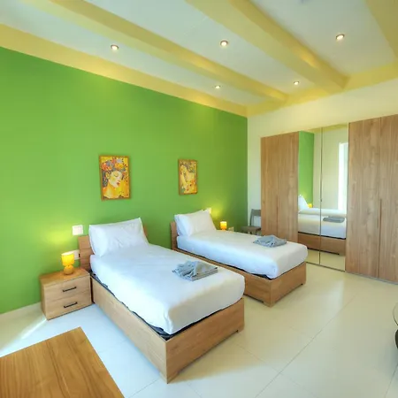Britannia Suites, Charming 2 Bedroom Flat Jcas2 شقة *