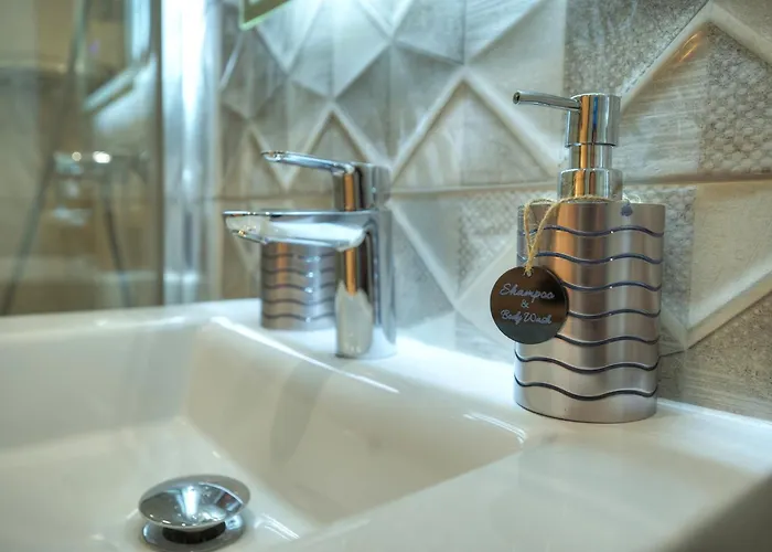 Britannia Suites, Charming 2 Bedroom Flat Jcas2 *